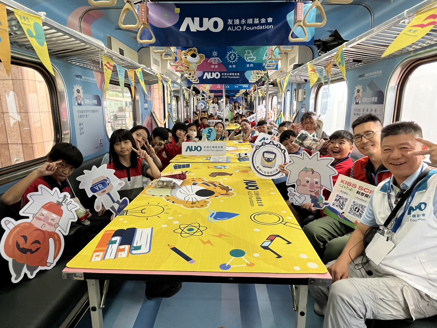 U8国际永續基金會參與「臺灣科普環島列車」，設計基礎科學車廂課程，以「淨零碳排和永續能源」為主題，讓學生透過創意實驗認識淨零知識，以及思考生活中的減碳行為